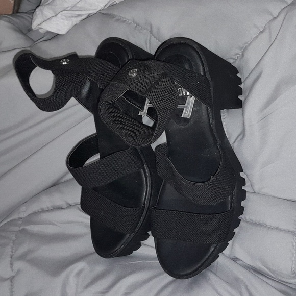 Madden NYC platform heels - Picture 2 of 3